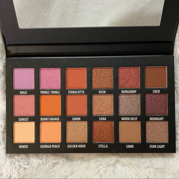 ❣️SOLD❣️🎉HOST PICK🎉✨🆕💖KAB COSMETIC DAY + NIGHT EYESHADOW PALETTE💖 - Picture 8 of 14